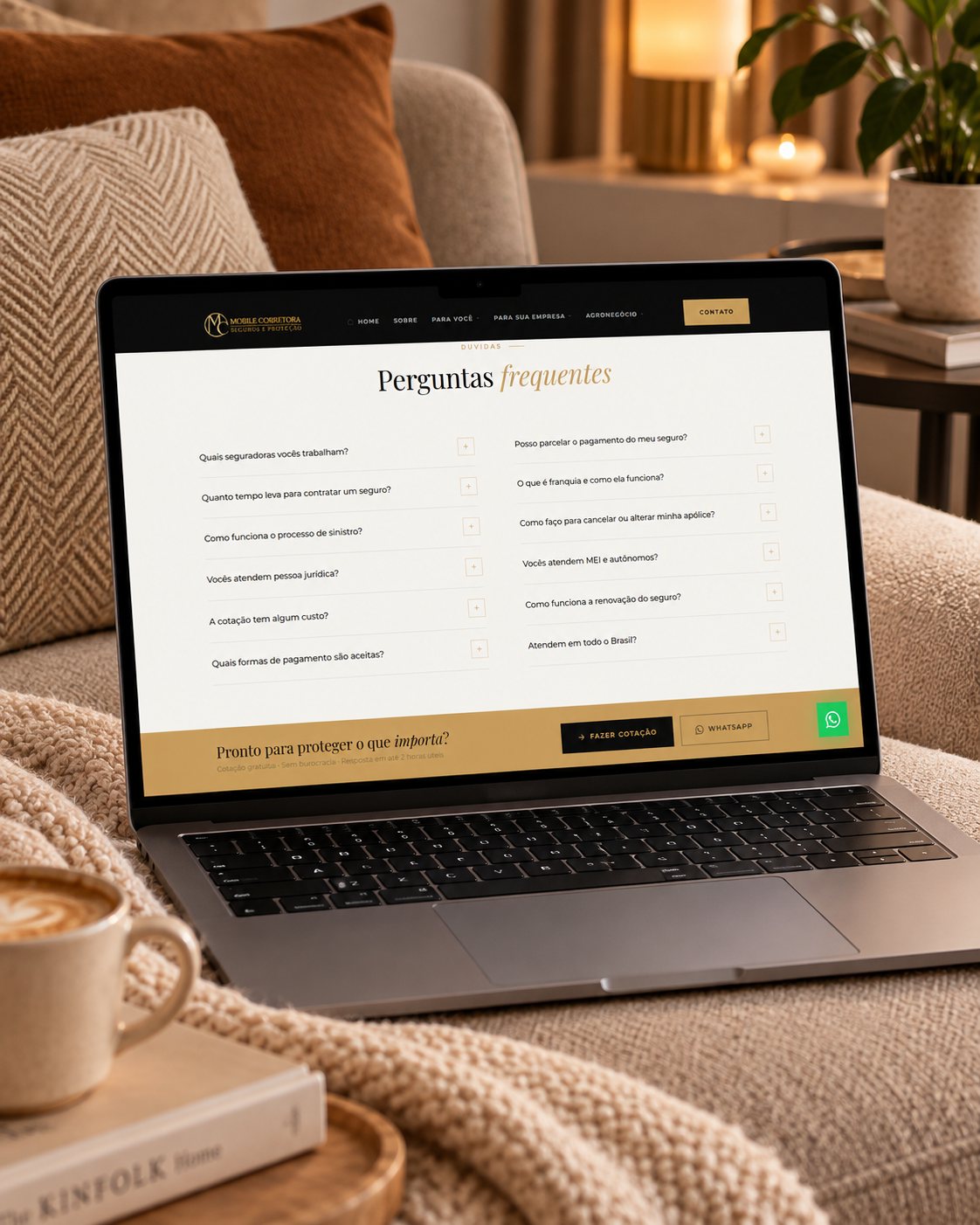 Site da Mobile Corretora aberto em um notebook
