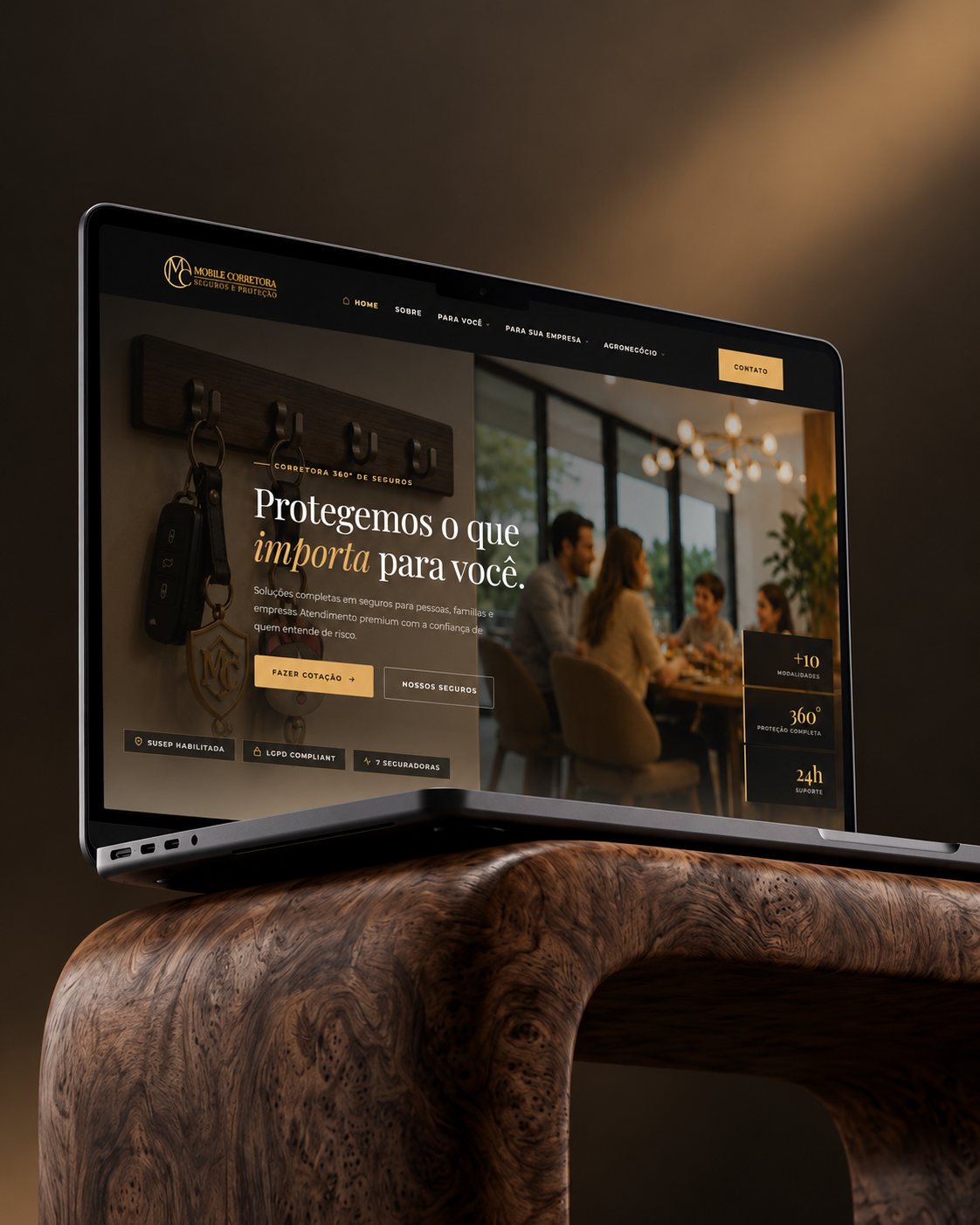 Site da Mobile Corretora exibido em um notebook